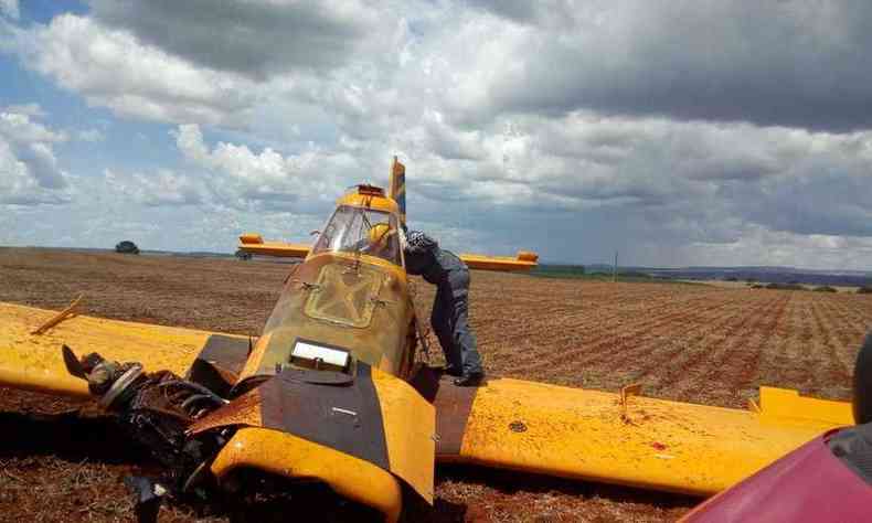 Ainda no se sabe o que ocasionou a queda da aeronave (foto: Corpo de Bombeiros)