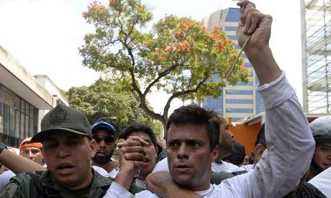 A condenação de López foi criticada pelo secretário-geral da OEA, o uruguaio Luis Almagro, que considera o líder encarcerado A condenação de López foi criticada pelo secretário-geral da OEA, o uruguaio Luis Almagro, que considera o líder encarcerado