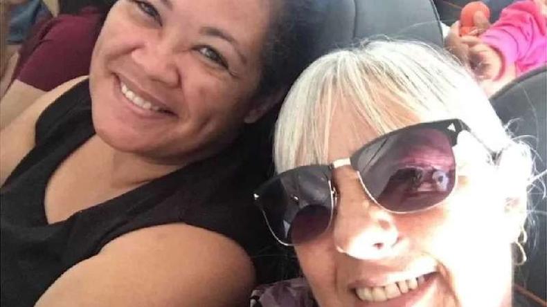 Janaína Araújo (à esquerda) com a companheira Iomar Fernandes Torres. Janaína morreu após dez horas na fila de espera de um Centro de Referência de Assistência Social (Cras) em Brasília(foto: Arquivo pessoal) Janaína Araújo e Iomar Fernandes Torres