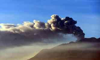 Vulco entrou em erupo depois de mais de meio sculo inativo(foto: MARTIN BERNETTI)