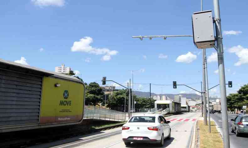 trnsito na Avenida Antnio Carlos