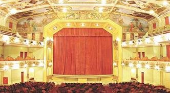 O interior do cinema, que, segundo o pr�-reitor da Universidade Federal de Ouro Preto, � um verdadeiro museu. (foto: acervo ufjf/divulga��o)