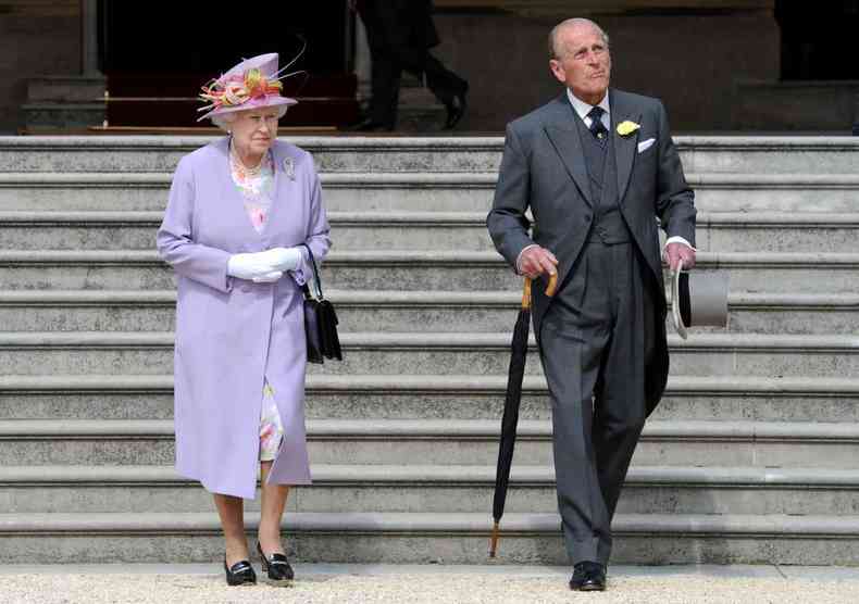 Prncipe Philip renunciou aos ttulos de nobreza para poder se casar com a rainha Elizabeth II(foto: AFP / POOL / STEFAN ROUSSEAU)