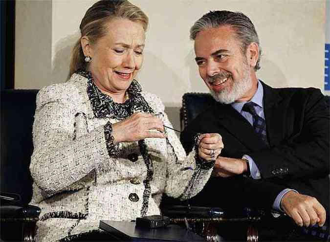 Hillary Clinton no encontro com o ministro de relaes exteriores do Brasil, Antnio Patriota(foto: AFP)