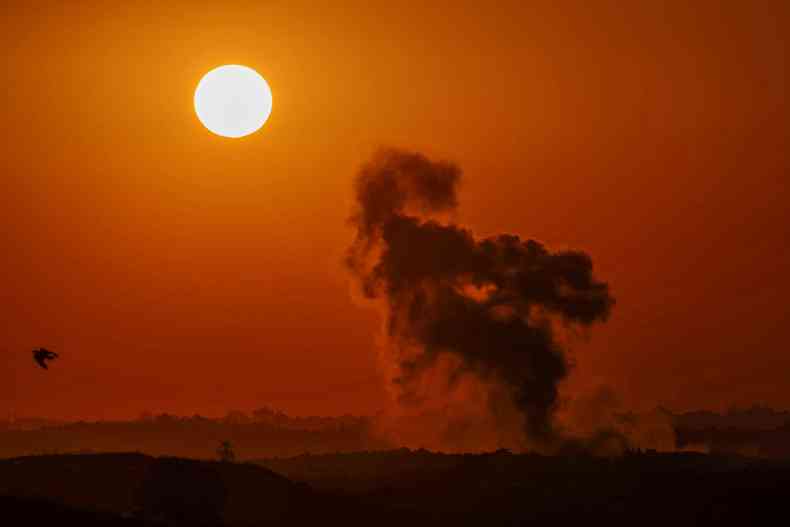 Pr do sol em Gaza, ainda sob ataque