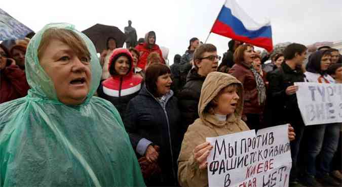 Defensores da integrao da Crimeia fazem manifestao em Simferopol(foto: REUTERS/Vasily Fedosenko)