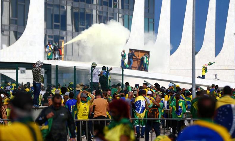 Com mais essa ao movida pela Unio, a sexta at agora, j so 223 pessoas, trs empresas, uma associao e um sindicato formalmente denunciados por participao ou financiamento dos atos antidemocrticos