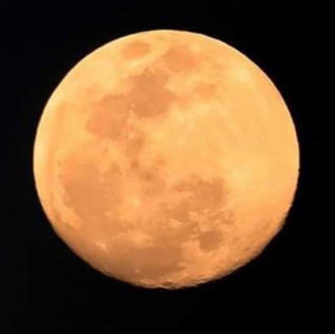 Lua de hoje j� encanta belo-horizontinos. Fotos mostram a lua em diferentes pontos da capitalAlvaro Fraga/EM DA Press