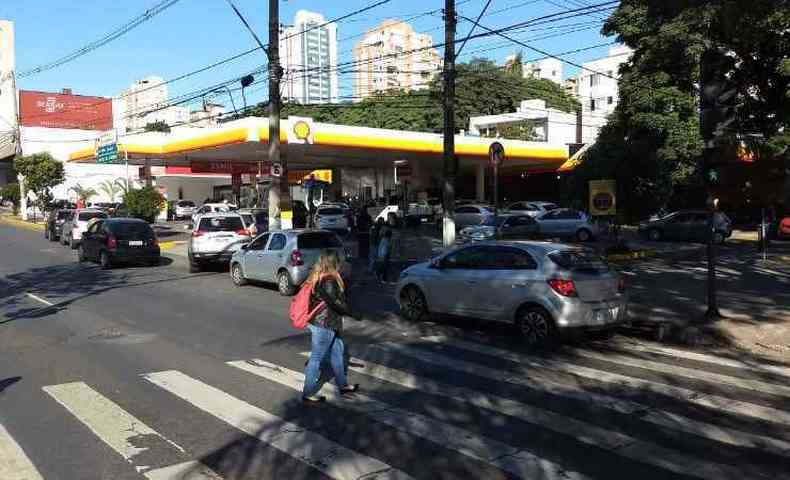 Posto na Avenida Nossa Senhora do Carmo, no São Pedro(foto: Mateus Parreiras/EM/DA Press)