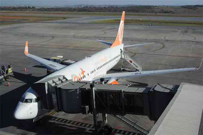 Aeronaves em pista, no Aeroporto Internacional Tancredo Neves, em Confins(foto: Gladyston Rodrigues/EM/D.A Press)