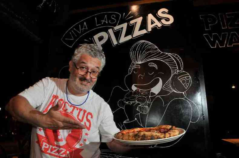 Baixista do Pato Fu, Ricardo Koctus entrega pizza e promove %u201Clives%u201D com msicos de BH(foto: Marcos Vieira/EM/D.A Press)
