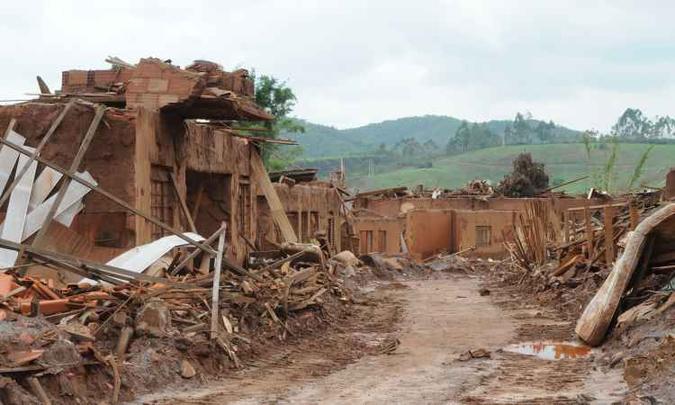 Efeitos da tragédia de Mariana continuam, e muita gente reclama da falta de atenção da Samarco(foto: Túlio Santos/EM/D.A Press) Efeitos da tragédia de Mariana continuam, e muita gente reclama da falta de atenção da Samarco(foto: Túlio Santos/EM/D.A Press)