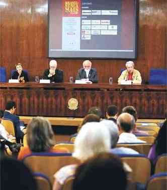 No lanamento do site foram apresentadas as formas de consulta. O internauta pode ler todos os documentos ou apenas trechos a partir da escolha de uma palavra-chave ou um nome. Em um dos processos, o poltico Amilcar Martins Filho aparece como ru (foto: NILTON FUKUDA/ESTADO CONTEDO)