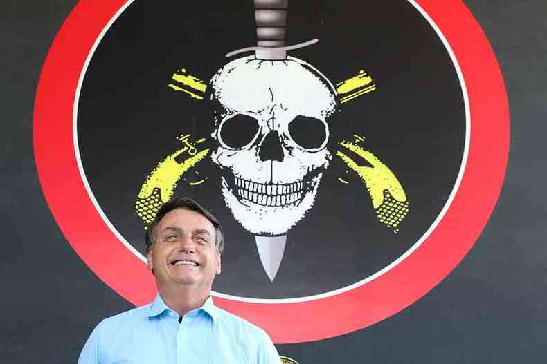 Ser a segunda vez que Bolsonaro beneficia militares(foto: Marcos Corra/PR)