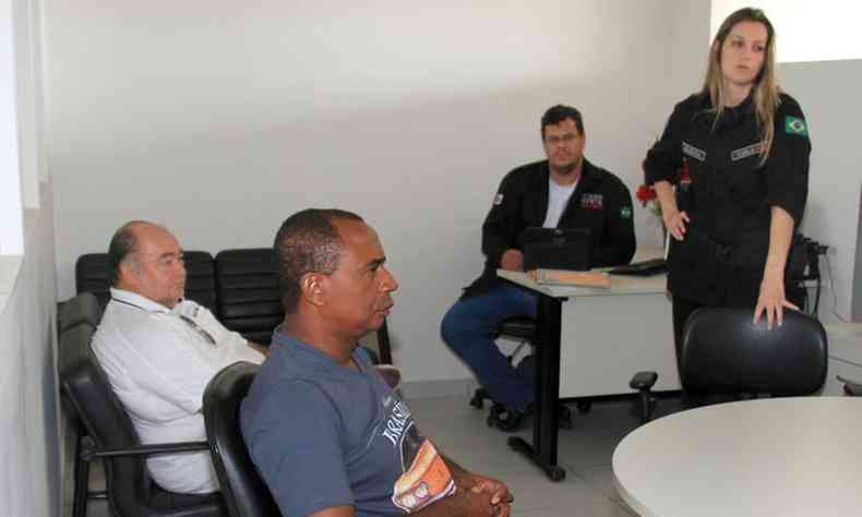 Crime foi cometido a mando de Matuzalm Ferreira Jnior (blusa cinza)(foto: Jairo Chagas /Jornal da Manh)
