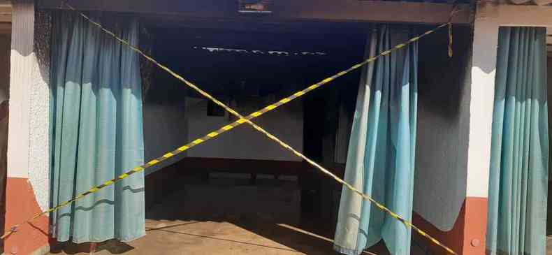Fogo destruiu totalmente a moblia de uma sute do motel(foto: Corpo de Bombeiros/Divulgao)