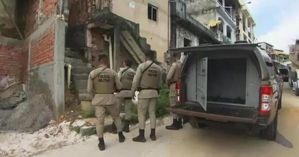 Mãe e quatro filhos são libertados após serem feitos reféns em salvador