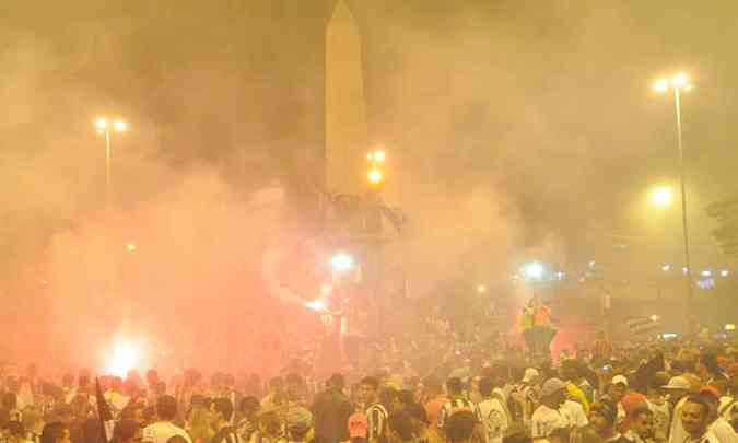 Torcedores atleticanos invadiram a Praa Sete para festejar a conquista diante do maior rival(foto: Marcos Vieira (EM/D.A Press))