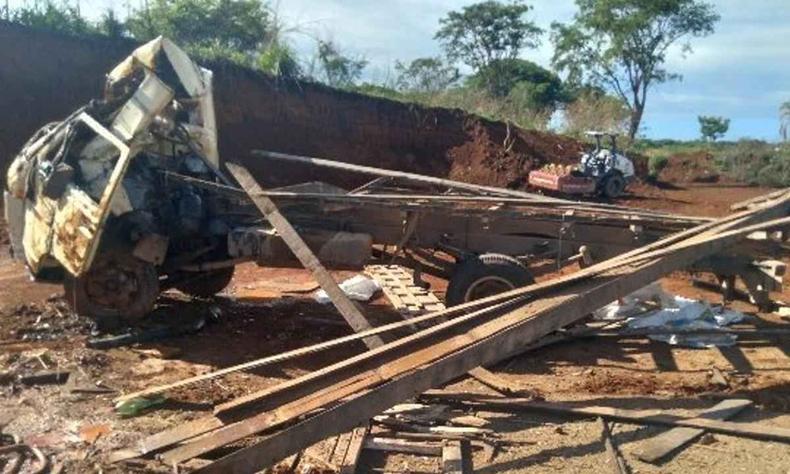 O caminho caiu dentro de uma rea onde ser uma lagoa artificial