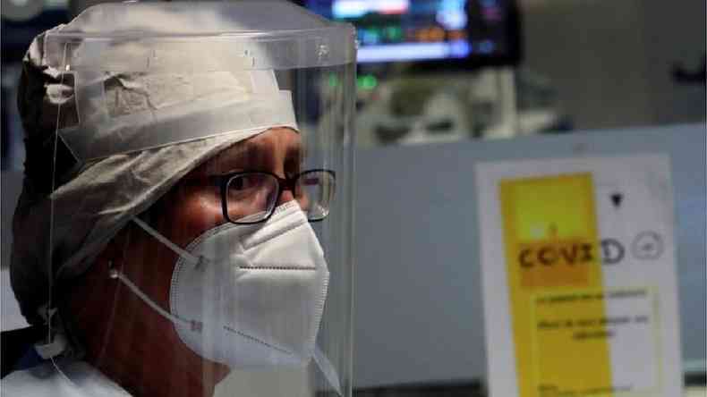 Especialista acredita que um dos efeitos positivos da pandemia possa ser um aumento da vigilncia de vrus emergentes(foto: Reuters)