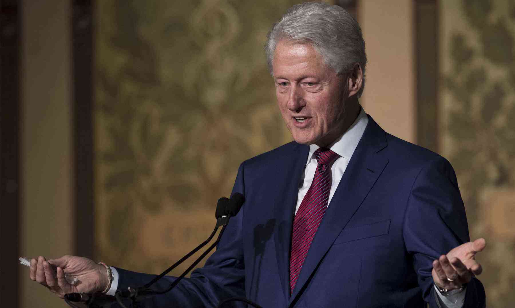  Bill Clinton, ex-presidente dos Estados Unidos, é hospitalizado 
