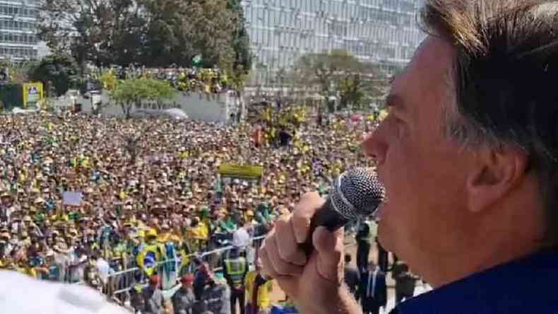 Bolsonaro discursa para apoiadores em Braslia em ato de 7 de setembro