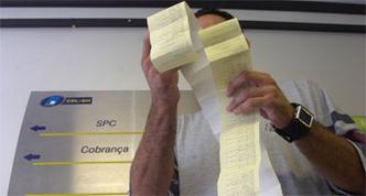 O nmero de pessoas endividadas e inadimplentes em BH tambm cresceu em novembro(foto: Beto Magalhes/EM/D.A/Press)
