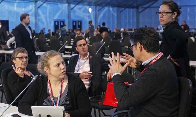 A COP20, que deveria ser concluda na sexta-feira, conseguiu chegar a um acordo neste domingo (foto: ENRIQUE CASTRO-MENDIVIL/Reuters )