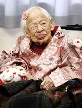 Misao Okawa posa para foto em seu aniversrio de 117 anos(foto: AFP PHOTO / JIJI PRESS JAPAN OUT )