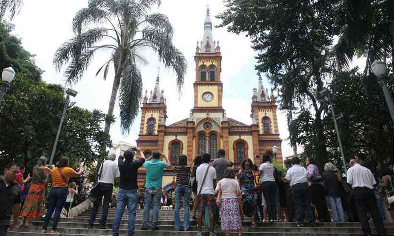 Celebração dos 120 anos da Paróquia São José reuniu fiéis: lembrança dos atingidos pelas enchentes(foto: Jair Amaral/EM/DA Press)