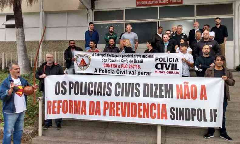 Objetivo da paralisao  protestar contra a retirada de direitos na aposentadoria dos policiais civis na reforma da previdncia (foto: Cobrapol/ divulgao )