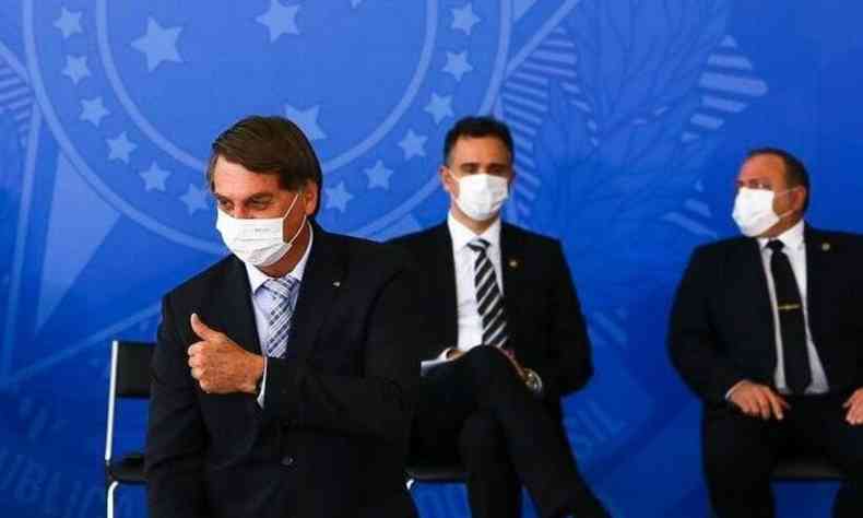 No discurso, Bolsonaro listou atos assinados para viabilizar a vacinao e disse que o pas adquiriu mais de 270 milhes de doses de vacina(foto: Marcelo Camargo / Agncia Brasil / CP)