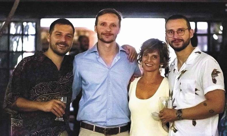 Regina Misk com os filhos Rafael, F�bio e Eduardo Quick