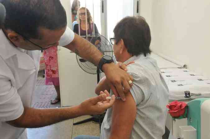 Lanada h um ms, a campanha de vacinao atingiu at agora apenas 40% de seu pblico(foto: Jair Amaral/EM/D.A Press.)