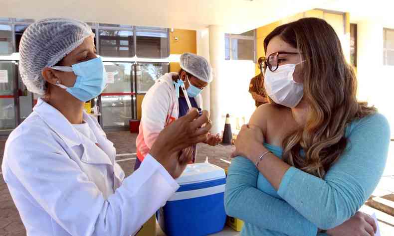 O Brasil j pode ver os efeitos da vacinao em curso(foto: Jair Amaral/EM/D.A Press)