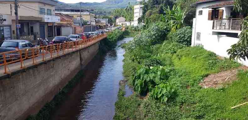 Rio So Joo corre no centro de Baro de Cocais e  provvel caminho de rejeitos(foto: Divulgao/Vale)