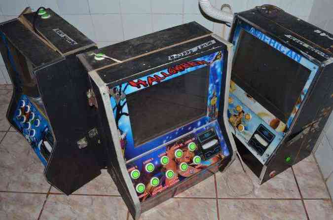 Mquinas de jogos de azar foram apreendidas nas aes(foto: Polcia Militar (PM) / Divulgao)