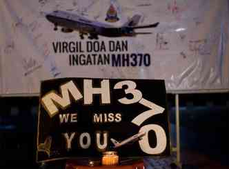 Desaparecidos do MH 370 receberam homenagens em Kuala Lumpur(foto: AFP PHOTO / MANAN VATSYAYANA)