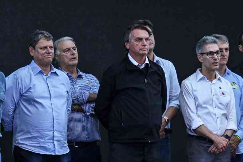 Zema ( dir.), com Bolsonaro e Tarcsio Freitas ( esq.)