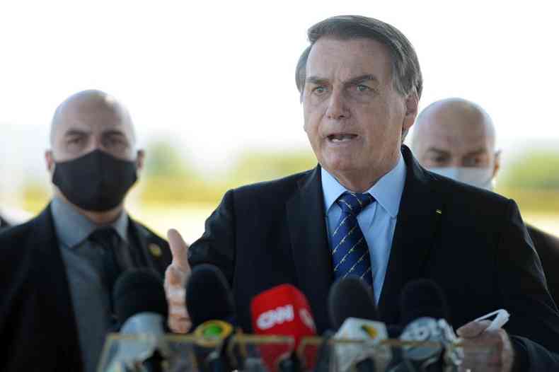 Jair Bolsonaro segue descumprindo recomendaes das autoridades de sade, mesmo contaminado pelo coronavrus(foto: EDU ANDRADE/FATORPRESS/ESTADO CONTEDO)
