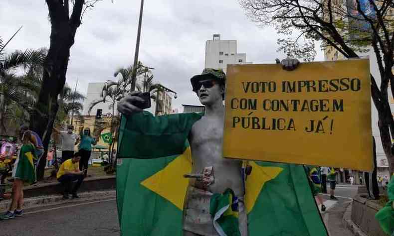 Protestos a favor do presidente Bolsonaro pediram, entre outras pautas, o voto impresso e auditvel