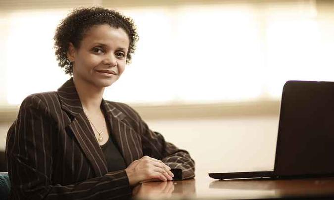 Para Elaine Santos, coordenadora do projeto Oriente da Una, cada vez mais o mundo acadêmico se aproxima do mercado(foto: Daniel Magalhães/Divulgação) Para Elaine Santos, coordenadora do projeto Oriente da Una, cada vez mais o mundo acadêmico se aproxima do mercado(foto: Daniel Magalhães/Divulgação)