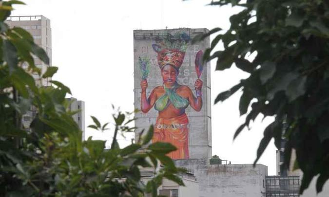 Trabalho no Edifício Rio Tapajós, na Rua da Bahia 325 - assinado por Tereza Dequinta e Robézio Marqs, da equipe do Acidum Project - exigiu cerca de 300 litros de tinta e mais 200 latas de spray(foto: Jair Amaral/EM/D.A Press) Trabalho no Edifício Rio Tapajós, na Rua da Bahia 325 - assinado por Tereza Dequinta e Robézio Marqs, da equipe do Acidum Project - exigiu cerca de 300 litros de tinta e mais 200 latas de spray(foto: Jair Amaral/EM/D.A Press)