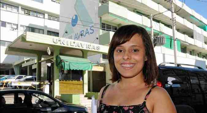 Ingrid de Oliveira no precisou sair de casa para estudar: alvio no bolso(foto: Paulo Filgueiras/EM/D.A Press )
