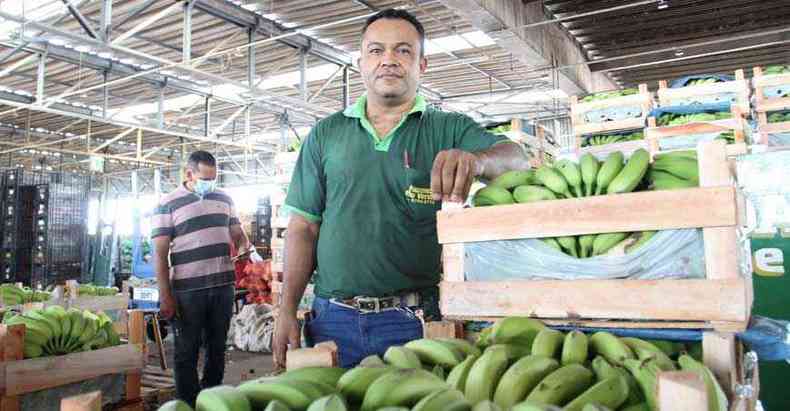 Produtor de banana, Geraldo Alves vem acompanhando a oscilao dos preos da fruta neste ano, mas em nveis muito elevados(foto: Edsio Ferreira/EM/D.A Press)