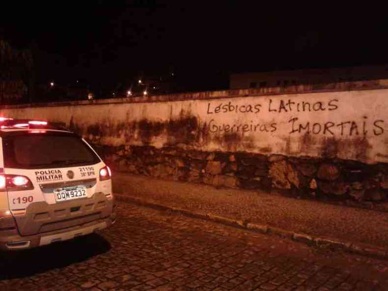 Muro da Estao ferroviria tambm foi alvo de vandalismo(foto: Polcia Militar/Divulgao)