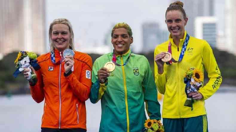 Ana Marcela  a primeira atleta do Brasil a subir no lugar mais alto do pdio na maratona aqutica(foto: Reuters)