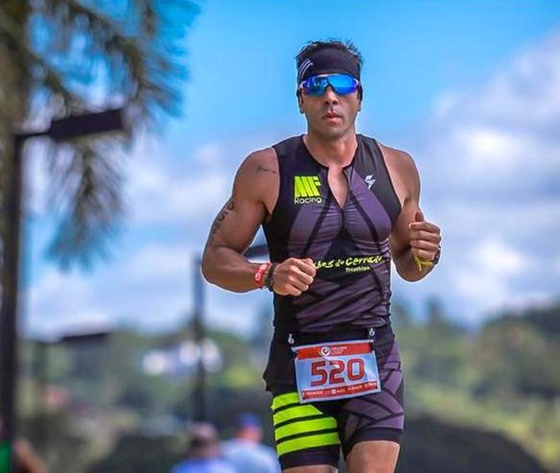 Dr. Thiago Melo em competição de triathlon Foto: Reprodução Dr. Thiago Melo em competição de triathlon Foto: Reprodução