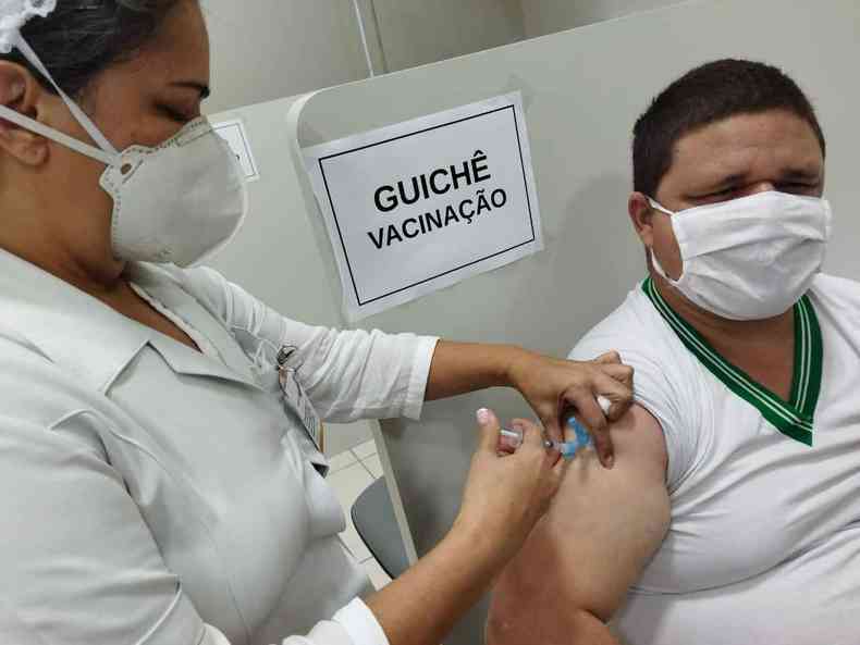 Betim amplia vacinao contra a COVID-19 em populao de 52 a 54 anos esta semana(foto: Prefeitura de Betim/Divulgao)