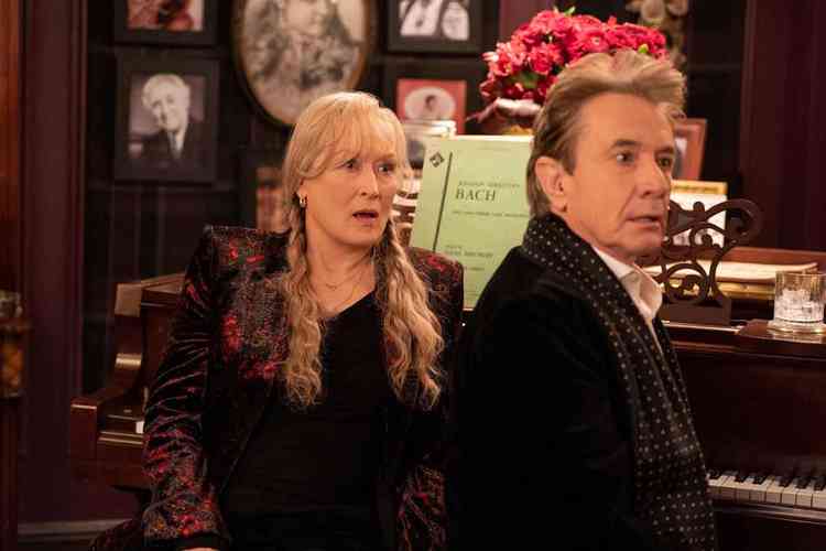 Os atores Meryl Streep e Martin Short em cena de 'Only murders in the building'